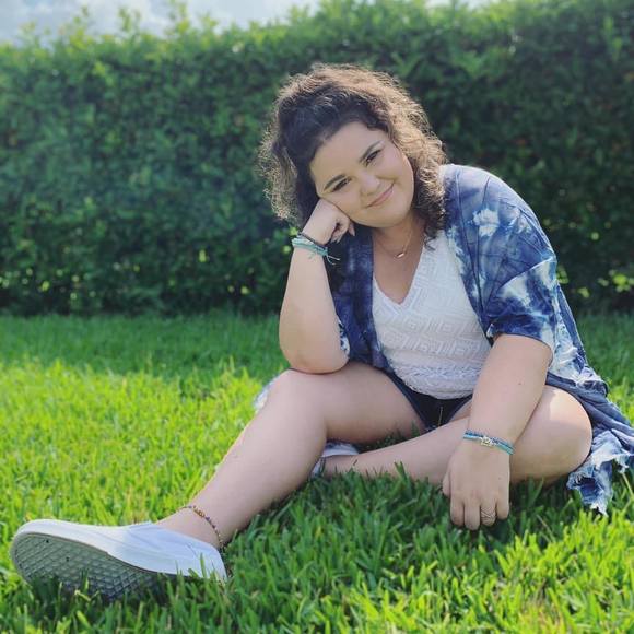 Profile Picture of Mariah Alvarez (@mariahalvare211) on Poshmark