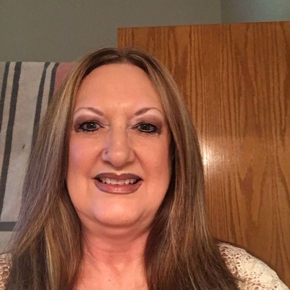 Profile Picture of Kandie Foster (@kandiefoster) on Poshmark