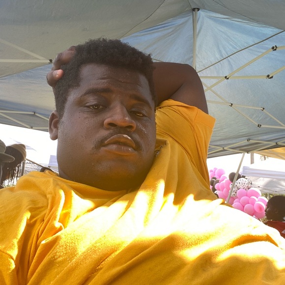 Ricson Vertinord - Poshmark Profile Picture of Ricson Vertinord (@ricsonv) on Poshmark