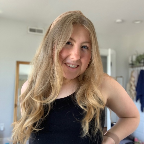 Profile Picture of Rene Venable (@venabler17) on Poshmark