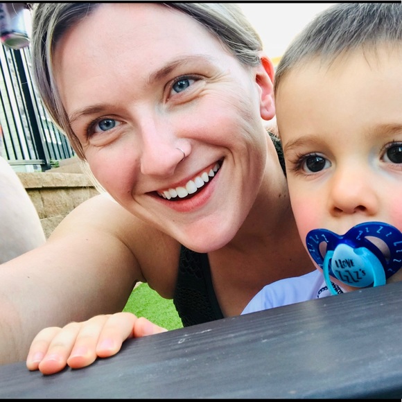 Profile Picture of Taylor Kuhlmann (@taylorannek) on Poshmark