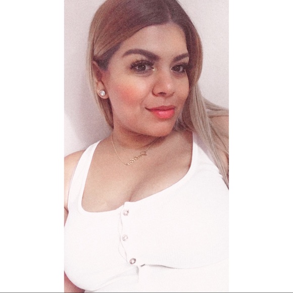 Profile Picture of Leslie Fuentes (@lesfuentes88) on Poshmark