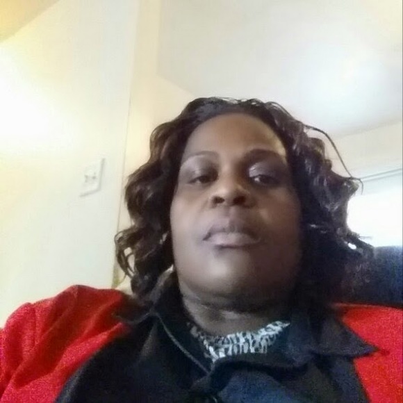 Profile Picture of Annette Robinson (@annetterobin417) on Poshmark