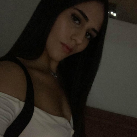 Krystalin Upegui - Poshmark Profile Picture of Krystalin Upegui (@upeguicardona) on Poshmark