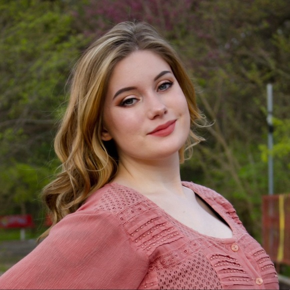 Profile Picture of Tabitha Arnold (@arnoldtabbs) on Poshmark