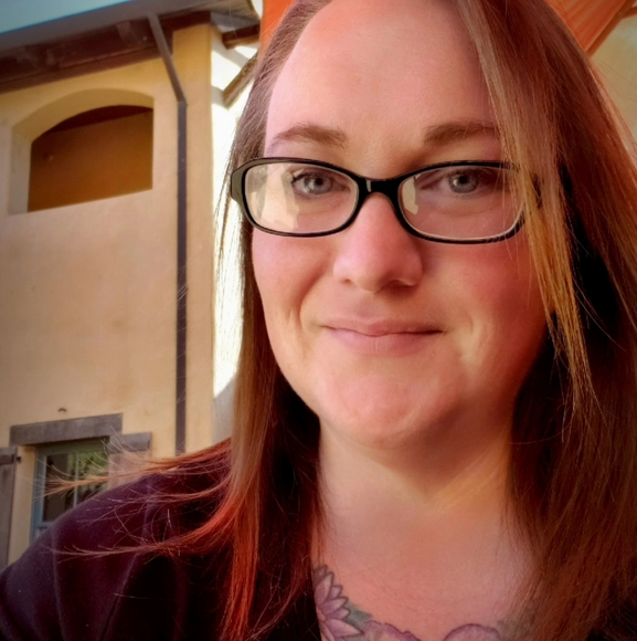 Profile Picture of Karen Chmidling (@lockdown44) on Poshmark