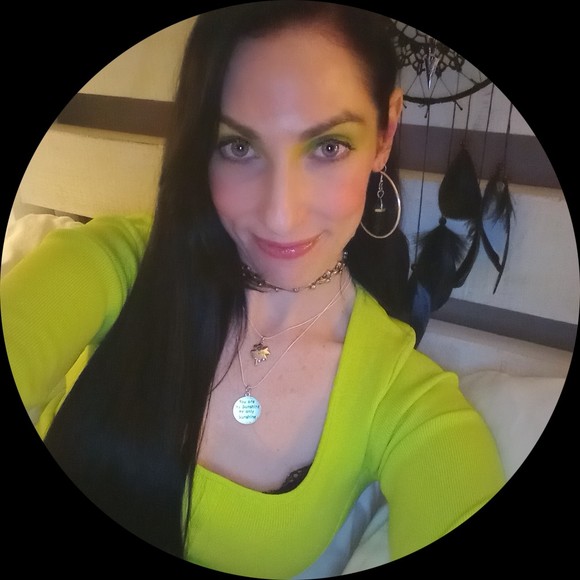 Profile Picture of Lindsay Stack (@lindsays1985) on Poshmark