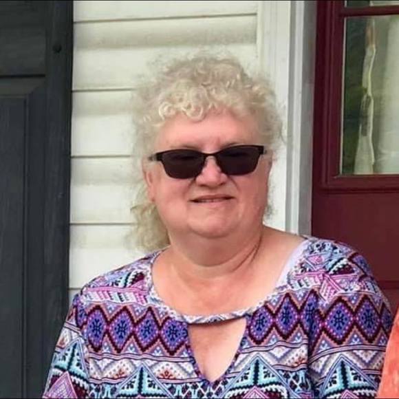 Profile Picture of Crystal Knapp (@pussanova) on Poshmark