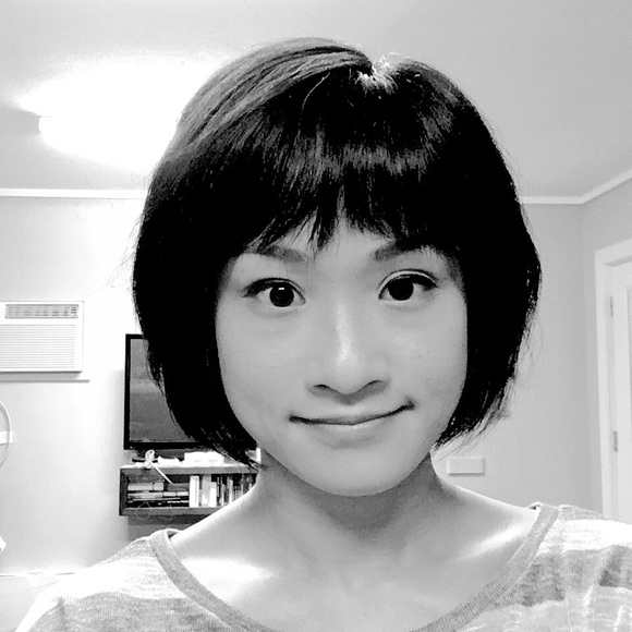 Profile Picture of Lynn Unis (@mojolynn) on Poshmark
