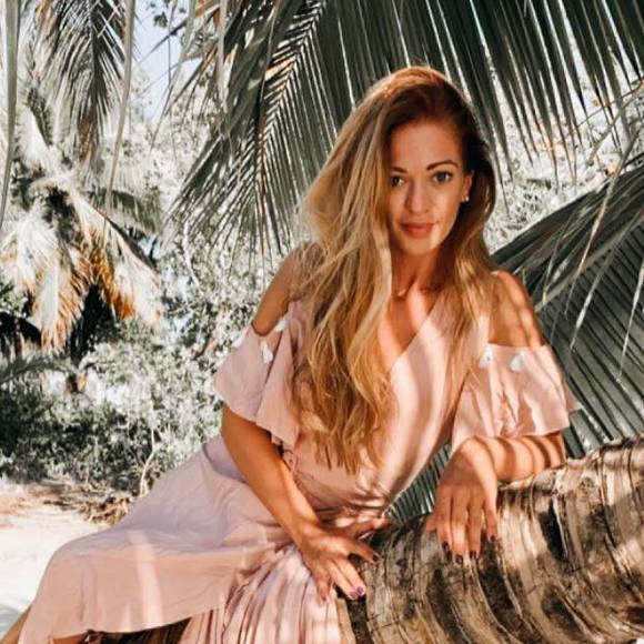 Profile Picture of Anne-julie Chouinard (@annejulieac) on Poshmark