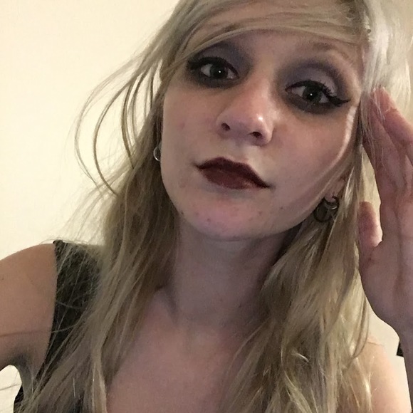 Profile Picture of Kay Mckay (@9lacey9) on Poshmark