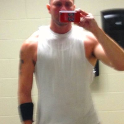 Profile Picture of Randizzle (@randy_feathers) on Twitter