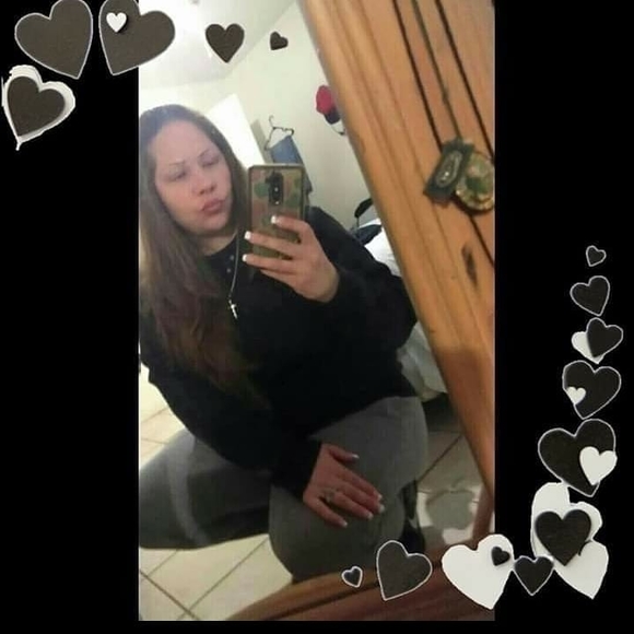 Profile Picture of Smiley Candelaria (@flocan) on Poshmark