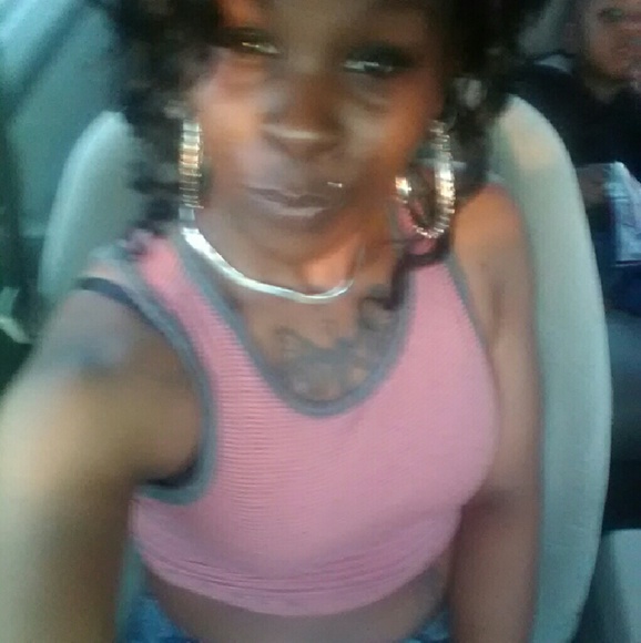 Profile Picture of Lisa Cooper (@designah_lei26) on Poshmark