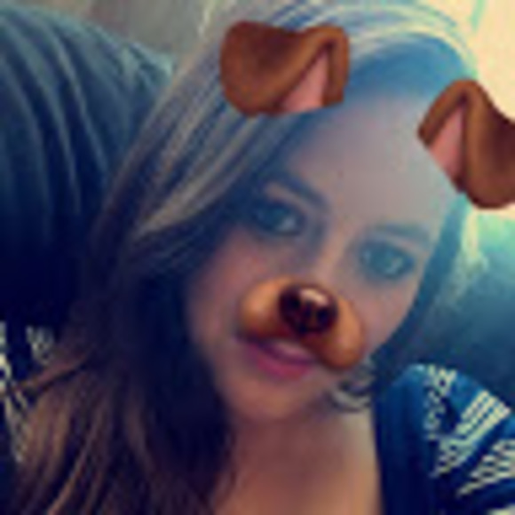 Profile Picture of Angel Pinchbeck (@appr1999) on Poshmark