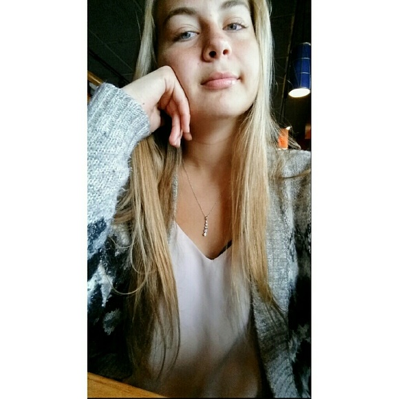 Profile Picture of Victoria Droge (@vdroge) on Poshmark