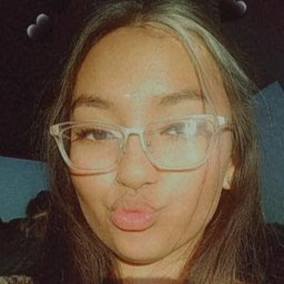 Profile Picture of Moana Ramirez (@moanaramirez) on Poshmark