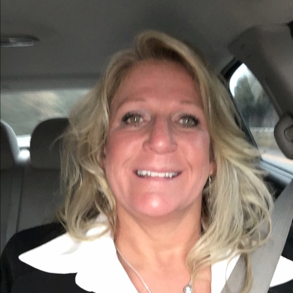 Profile Picture of Michele Heath (@mlheath65) on Poshmark