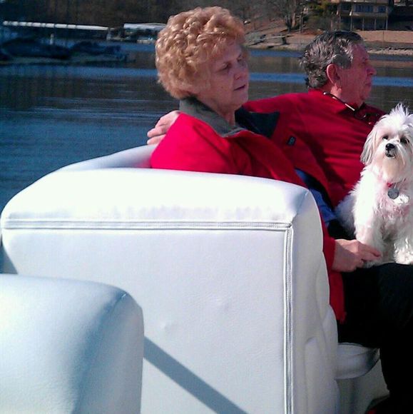 Profile Picture of Sharon Sallens (@goldengoods) on Poshmark