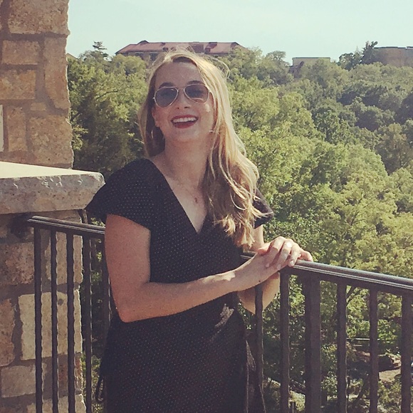 Profile Picture of Alexis Knutsen (@alexisknutsen) on Poshmark