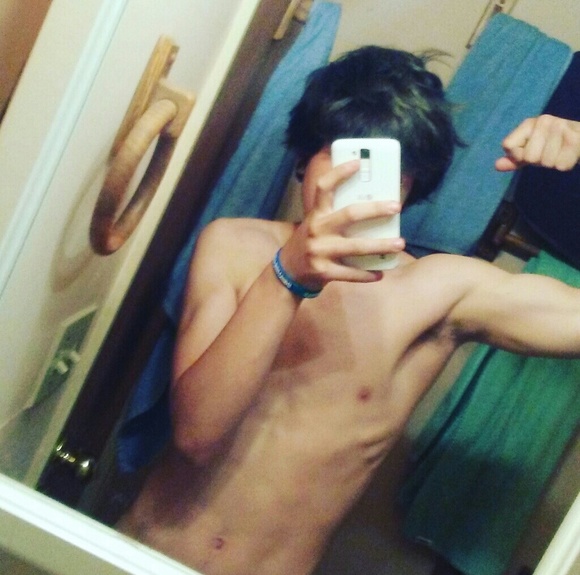 Profile Picture of Noah Mccagg (@bluntville) on Poshmark