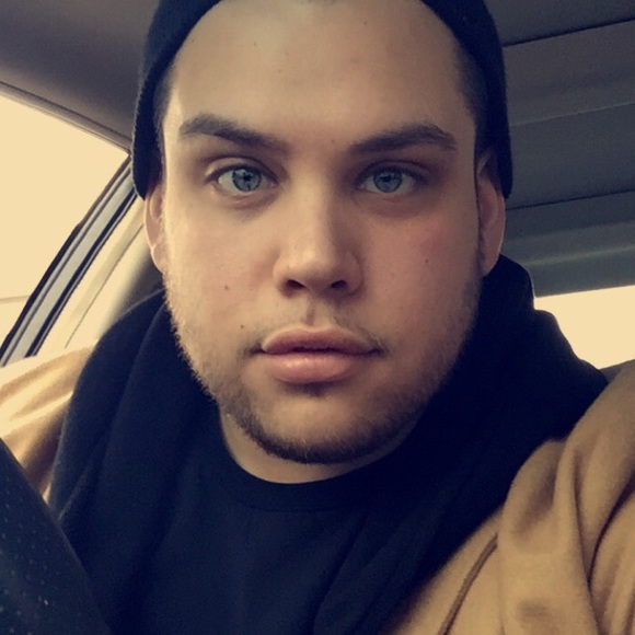 Profile Picture of Jeff Linguini (@jefflinguini) on Poshmark