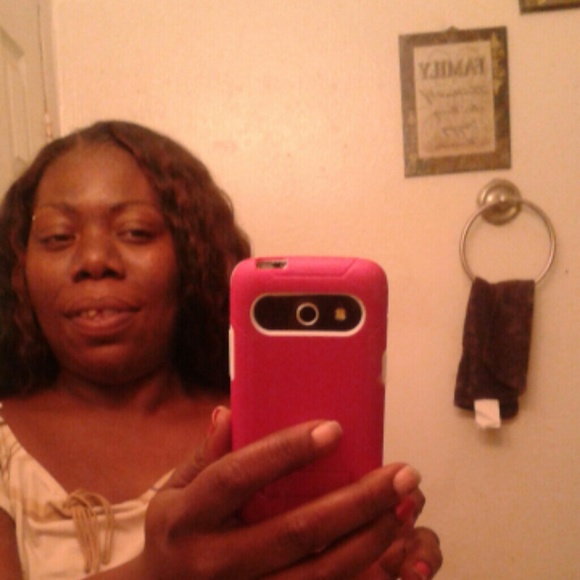 Profile Picture of Vonetta Burls (@mznet) on Poshmark
