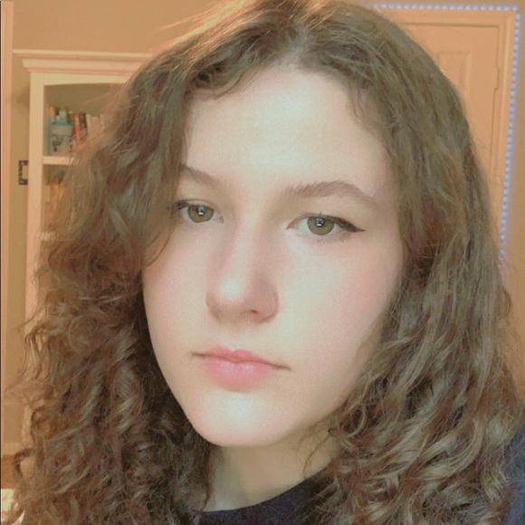 Profile Picture of Veronica Offner (@veronicaoffner) on Poshmark
