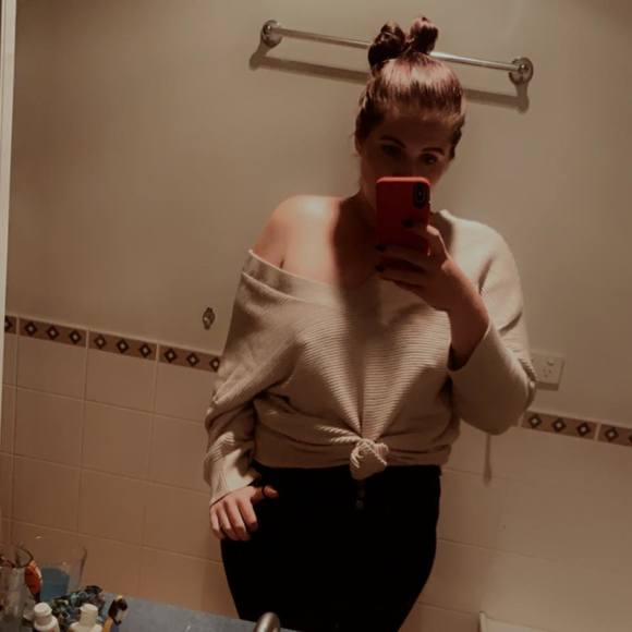 Profile Picture of Emily-jane Mcconkey (@emilyjanemcc) on Poshmark