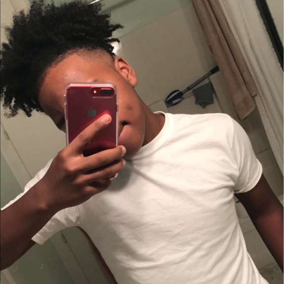 Devin Hinson - Poshmark Profile Picture of Devin Hinson (@d3v1n__) on Poshmark