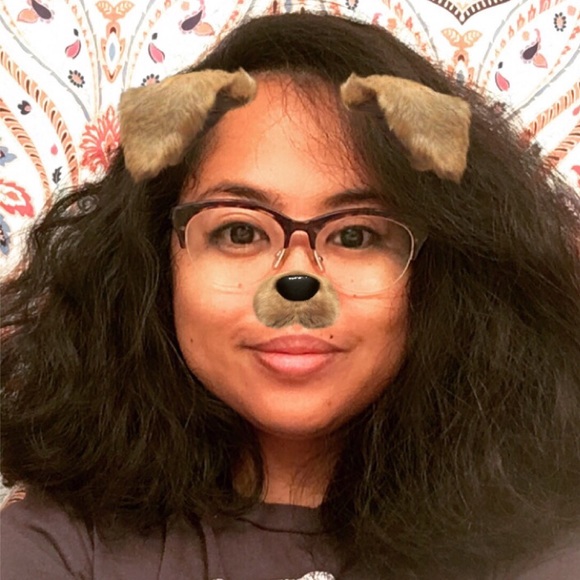 Profile Picture of Jannelle Javier (@janelscup) on Poshmark