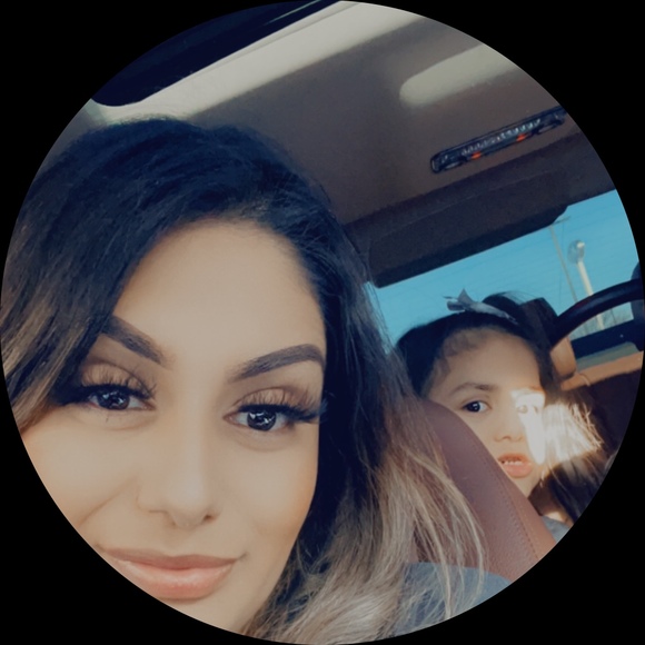 Profile Picture of Maricela Rivera (@maricela14r) on Poshmark