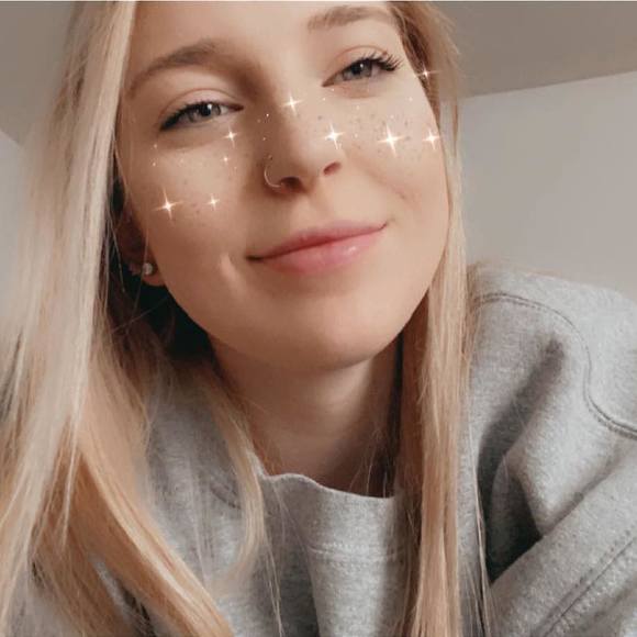 Profile Picture of Desireé Welkom (@d_welkom) on Poshmark