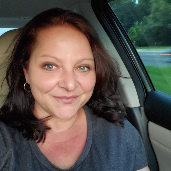 Profile Picture of Layla Vayda (@lvayda) on Poshmark