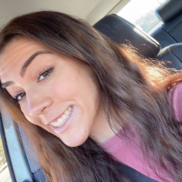 Profile Picture of Una Salihbasic (@unavictoria) on Poshmark