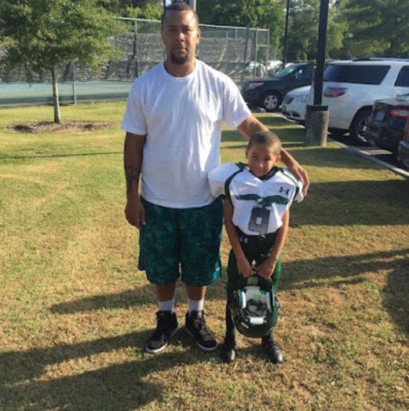 Profile Picture of Stephen Barnett (@stephenbarn86) on Poshmark