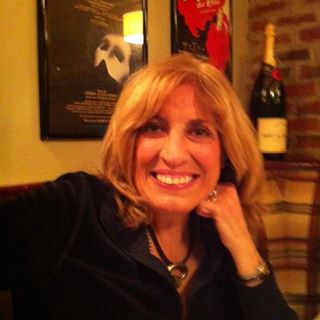 Profile Picture of Athanasia Lambros (@athanasia.lambros) on Facebook