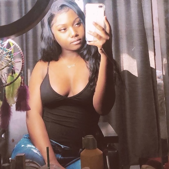 Profile Picture of Brianna Cyriaque (@briannaashlei) on Poshmark