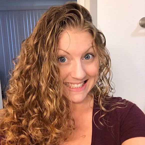Vivian Snelling - Poshmark Profile Picture of Vivian Snelling (@lorien0110) on Poshmark