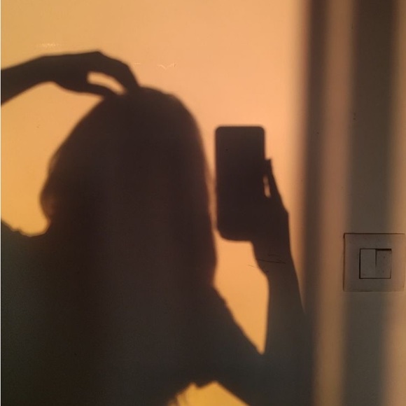 Profile Picture of Gabrielle Redden (@gabriellered184) on Poshmark