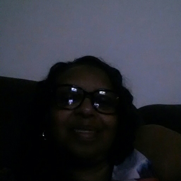 Profile Picture of Deborah Wyatt (@slimmy54) on Poshmark