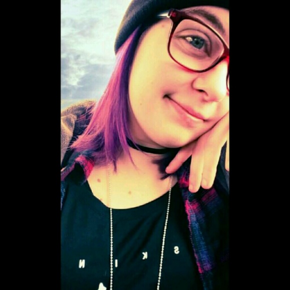 Profile Picture of Julia Chisholm (@booxbitch) on Poshmark