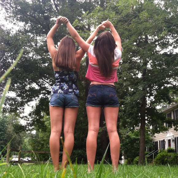 Profile Picture of Emily Hewett (@emm654) on Poshmark