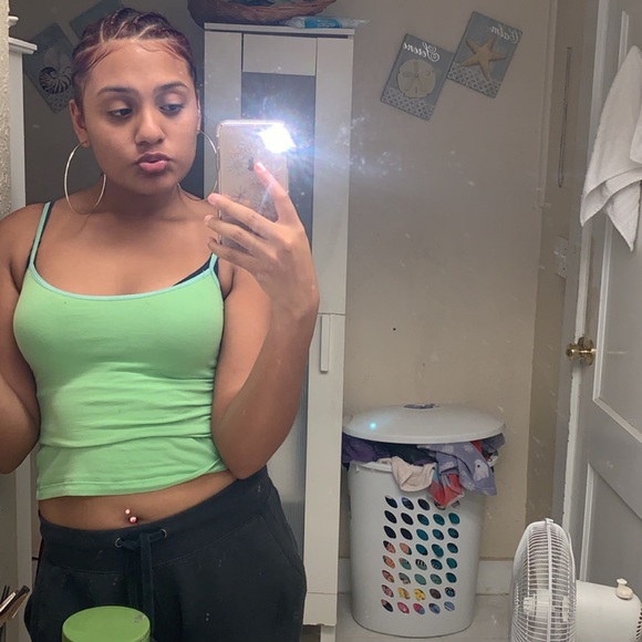 Profile Picture of Silvia Roberts (@silviaroberts) on Poshmark