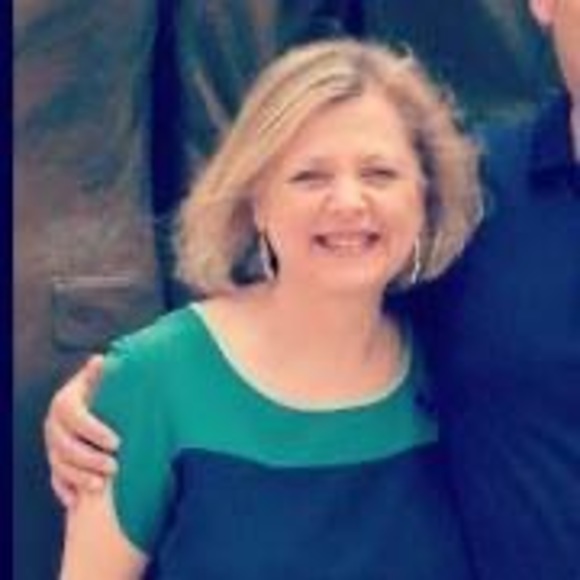 Profile Picture of Lisa Haines (@agsmu) on Poshmark