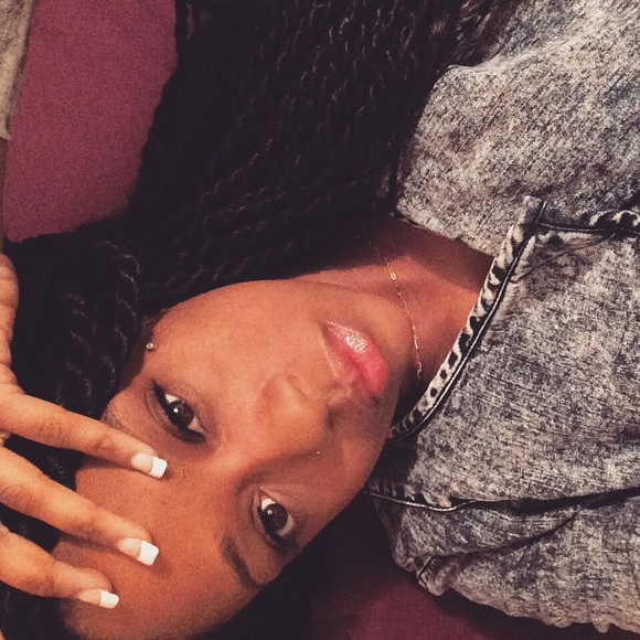 Profile Picture of Rolanda West (@itsrolanda) on Poshmark