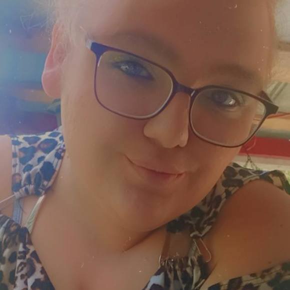 Profile Picture of Tami Brogan (@tamilouise0908) on Poshmark