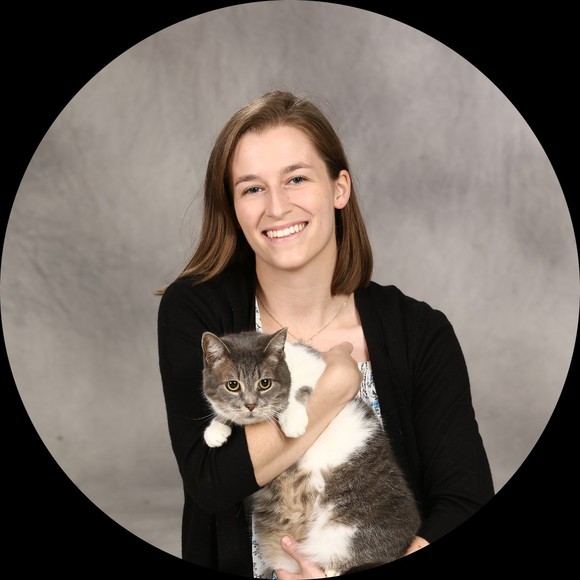 Profile Picture of Emmy Harkness (@dolphin0999) on Poshmark