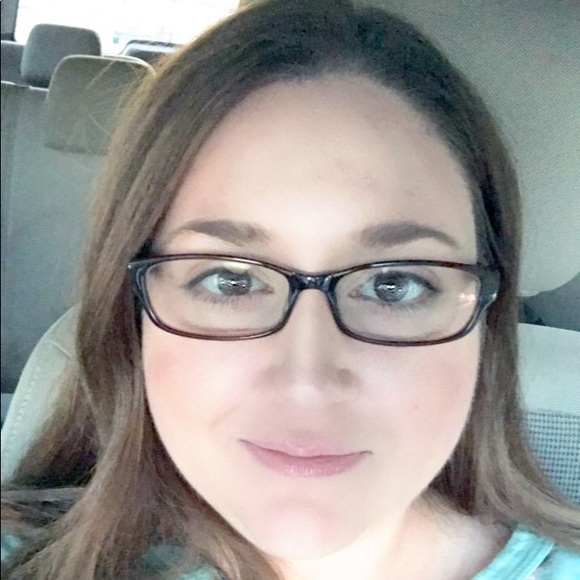 Profile Picture of Andrea Asher (@andreaasher) on Poshmark