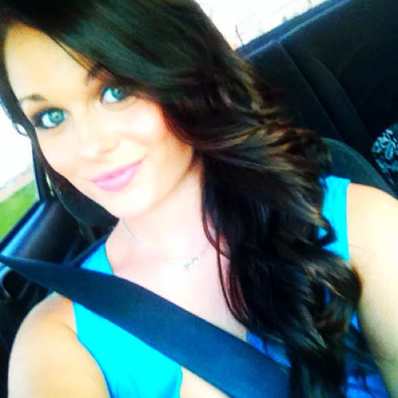 Profile Picture of Brandi Neaville (@brandinicolexo) on Poshmark